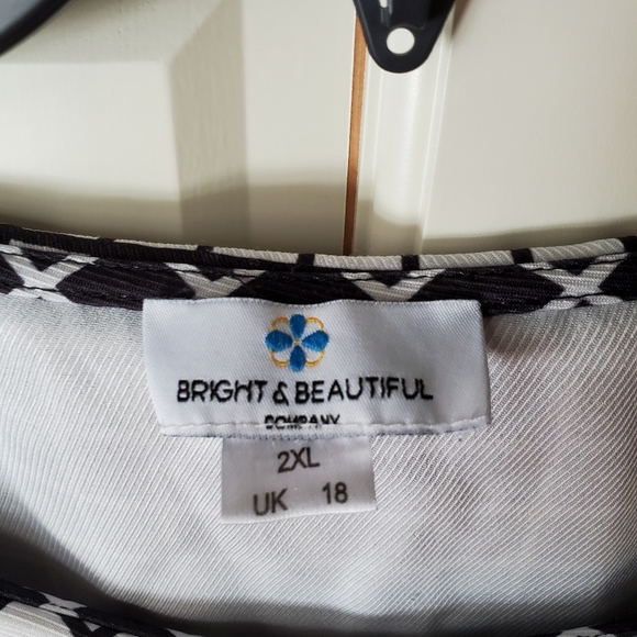 UK18 / US14 Bright & Beautiful grid pattern top - Picture 3 of 7